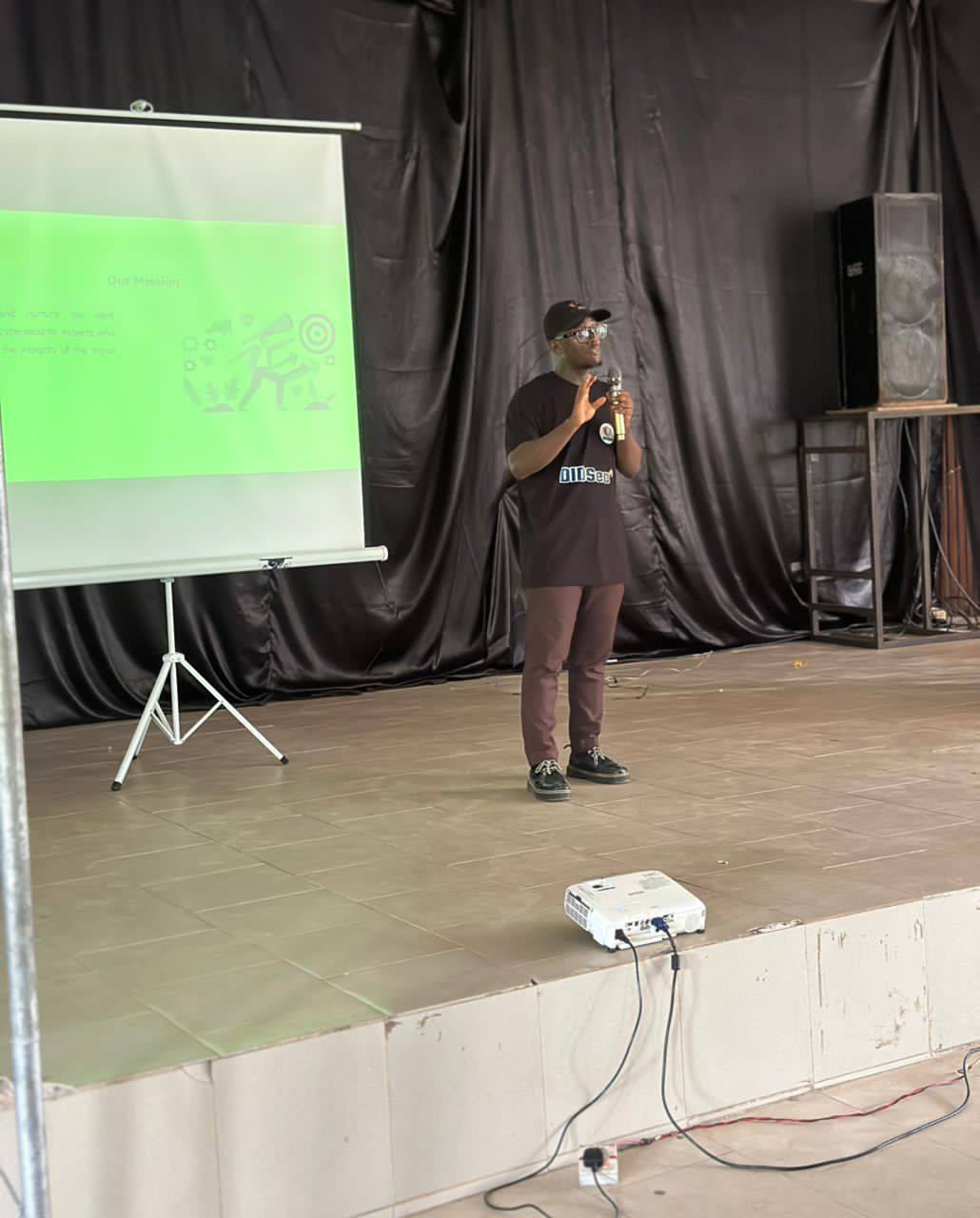 DIDSec+ presenter on stage at ABSU Campus Cyber Tour